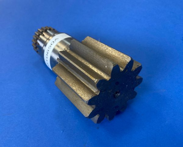 Wałek obrotu 010650A Case CX17 - Поворотный редуктор для Строительной техники: фото 1