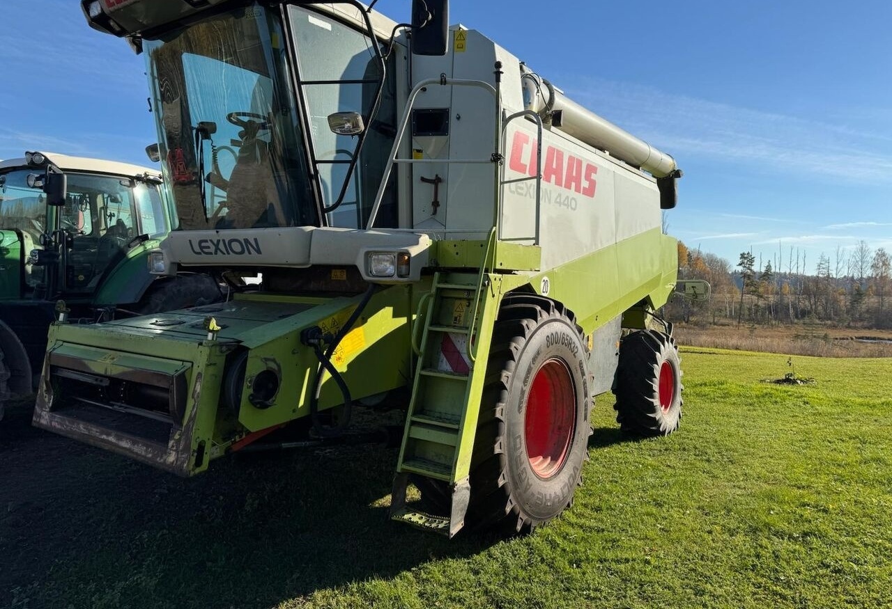 Claas Lexion 440 - Зерноуборочный комбайн: фото 1 Claas Lexion 440 - Зерноуборочный комбайн: фото 1