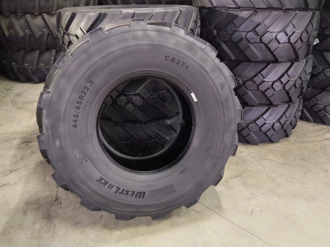 WestLake 445/65R22.5 (18R22.5) CB371 169F TL - Шина для Строительной техники: фото 2 WestLake 445/65R22.5 (18R22.5) CB371 169F TL - Шина для Строительной техники: фото 2