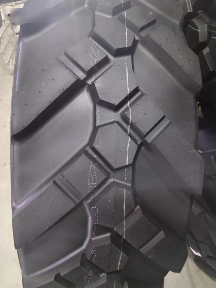 WestLake 445/65R22.5 (18R22.5) CB371 169F TL - Шина для Строительной техники: фото 1 WestLake 445/65R22.5 (18R22.5) CB371 169F TL - Шина для Строительной техники: фото 1