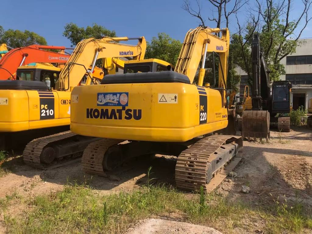 Komatsu PC220-7 - Гусеничный экскаватор: фото 1 Komatsu PC220-7 - Гусеничный экскаватор: фото 1