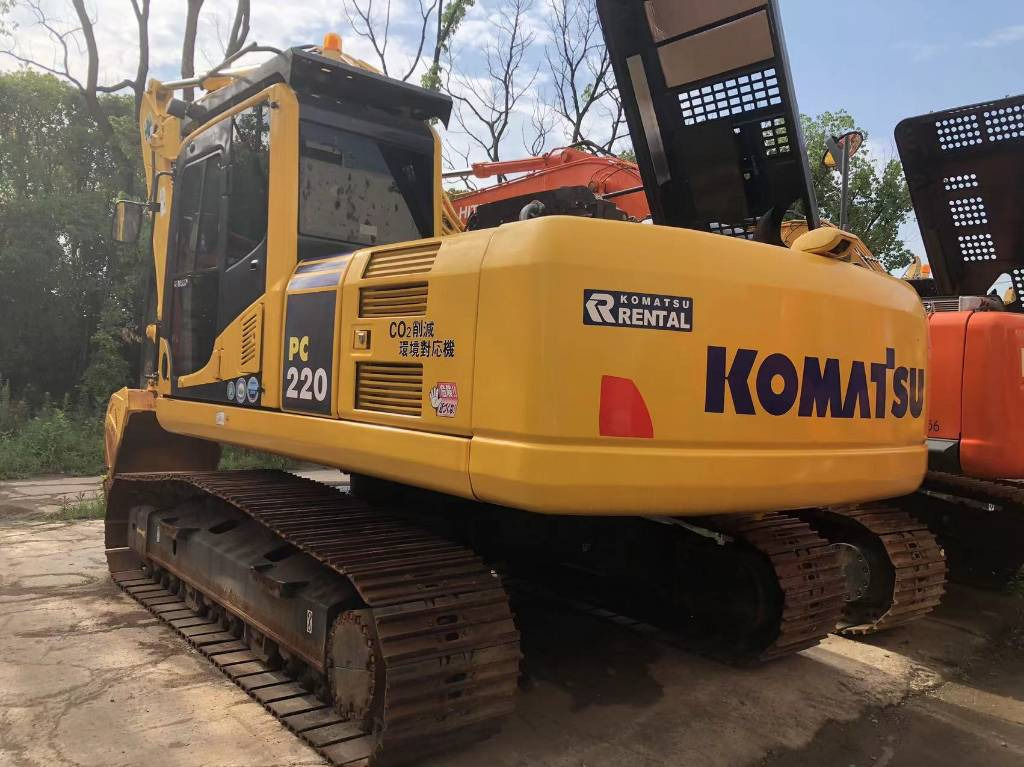 Komatsu PC220-8  - Гусеничный экскаватор: фото 1