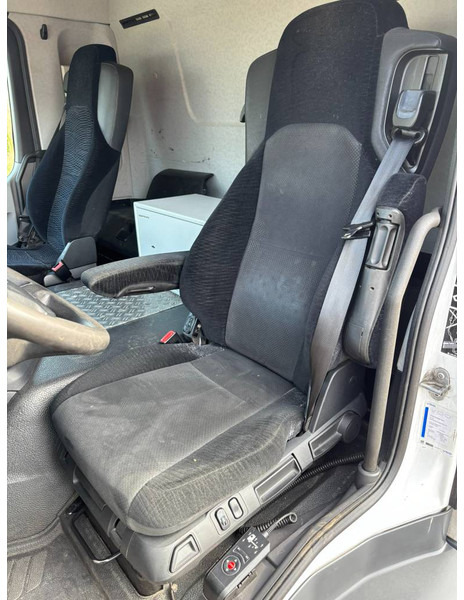 Mercedes-Benz Antos 1833 4x2ladebordwand + anhanger koffer Euro6 - Грузовик с закрытым кузовом: фото 4 Mercedes-Benz Antos 1833 4x2ladebordwand + anhanger koffer Euro6 - Грузовик с закрытым кузовом: фото 4