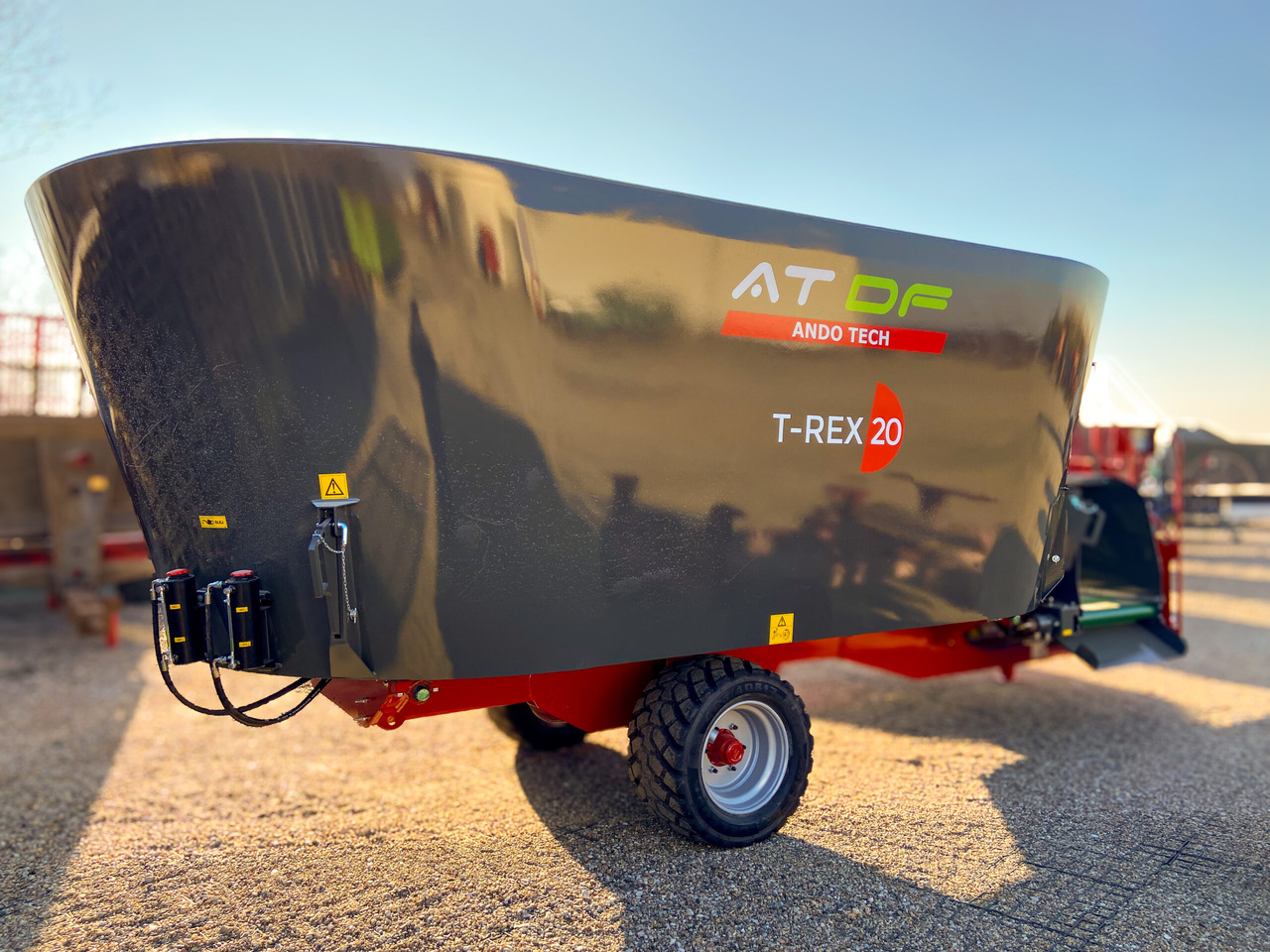 Ando Tech Futtermischwagen / Feed mixer / Melangeuse / Carro di alimentazione / Remolque alimentador / Кормораздатчик / Wóz paszowy T-REX 24 m3 - Кормораздатчик: фото 1