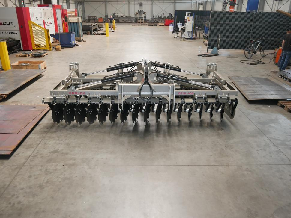 ROLEX Hydraulische Scheibenegge / Hydraulic discs harrow / Dechaumeur à disques / Erpice a dischi / Гидравлическая дисковая борона / Brona talerzowa hydraulicznie składana lekka 4 m - Дисковая борона: фото 1