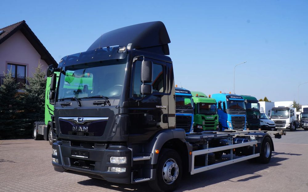 MAN TGM 15.290 EURO 6 KONTENER 18 PALET - Грузовик с закрытым кузовом: фото 1 MAN TGM 15.290 EURO 6 KONTENER 18 PALET - Грузовик с закрытым кузовом: фото 1