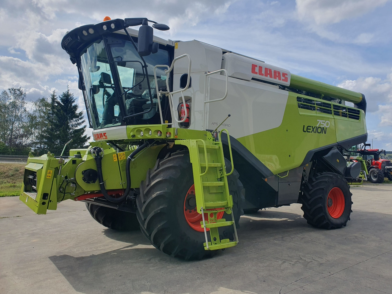 CLAAS LEXION 750 Montana - Зерноуборочный комбайн: фото 1 CLAAS LEXION 750 Montana - Зерноуборочный комбайн: фото 1
