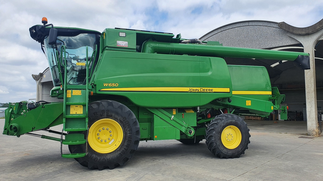 JOHN DEERE W 650 - Зерноуборочный комбайн: фото 1 JOHN DEERE W 650 - Зерноуборочный комбайн: фото 1