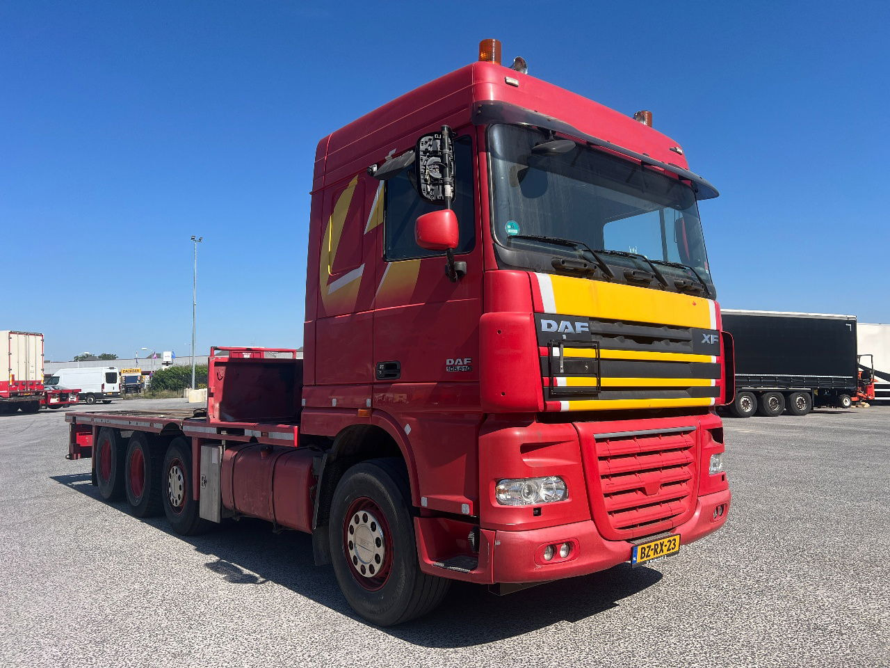 DAF XF 105.510 SC 8x2, Retarder - Грузовик бортовой/ Платформа: фото 2 DAF XF 105.510 SC 8x2, Retarder - Грузовик бортовой/ Платформа: фото 2