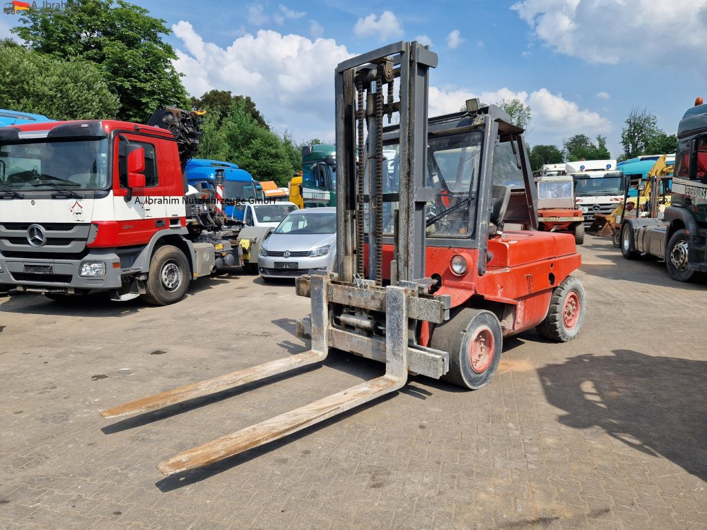 Linde H60 alt, aber läuft. 2x vorhanden, Tragfähigkeit 6000 kg - Дизельный погрузчик: фото 1 Linde H60 alt, aber läuft. 2x vorhanden, Tragfähigkeit 6000 kg - Дизельный погрузчик: фото 1