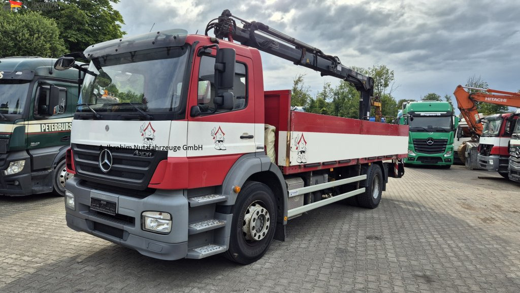 Mercedes-Benz 1829L mit Kran HIAB 111 C-2 mit Funk FB, Palettengabel - Грузовик бортовой/ Платформа, Автоманипулятор: фото 1 Mercedes-Benz 1829L mit Kran HIAB 111 C-2 mit Funk FB, Palettengabel - Грузовик бортовой/ Платформа, Автоманипулятор: фото 1