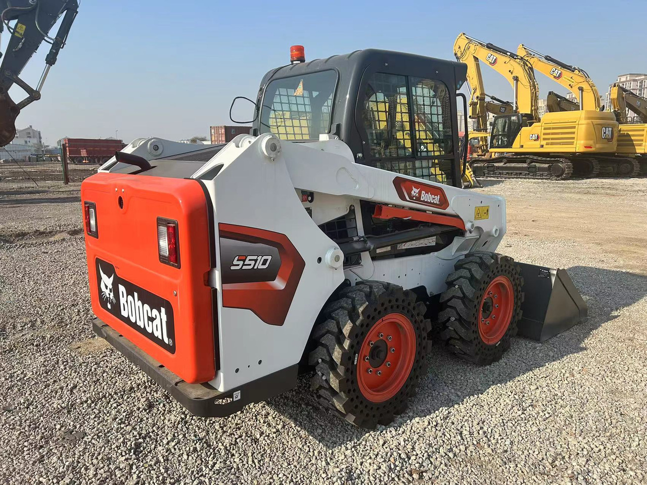 Bobcat S510 - Мини-погрузчик с бортовым поворотом: фото 1 Bobcat S510 - Мини-погрузчик с бортовым поворотом: фото 1