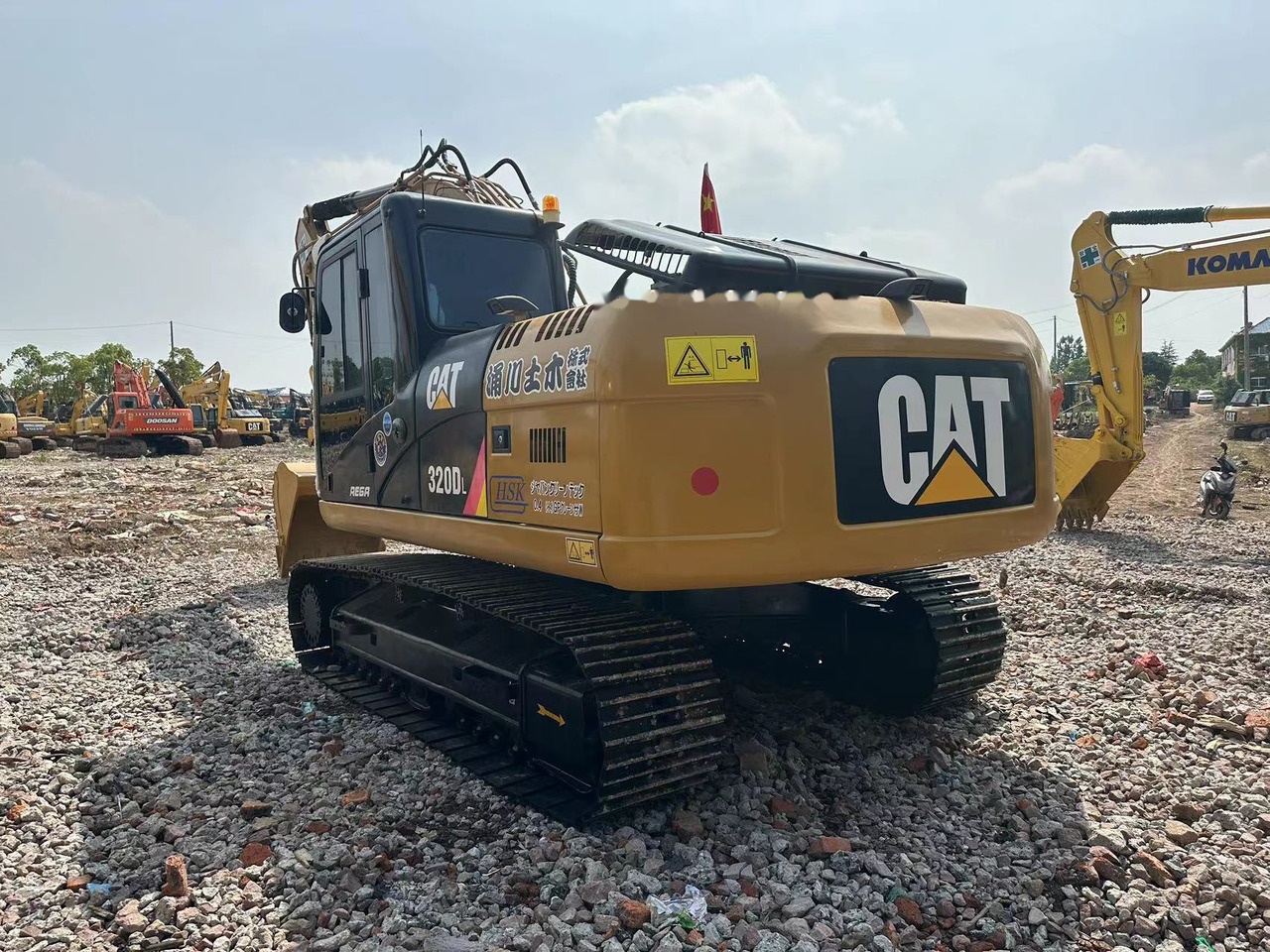 Caterpillar 320D2 - Гусеничный экскаватор: фото 1
