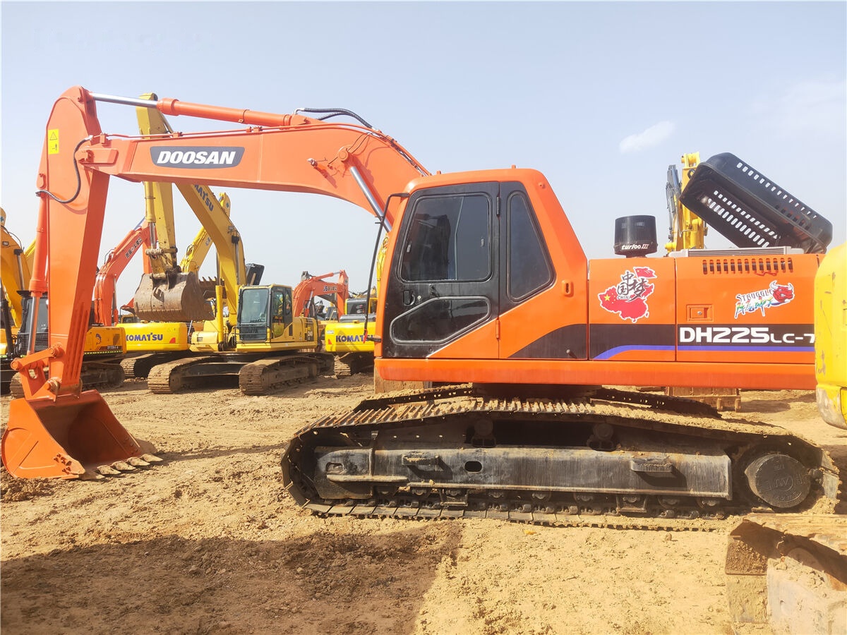 Doosan DH225 - Гусеничный экскаватор: фото 1 Doosan DH225 - Гусеничный экскаватор: фото 1