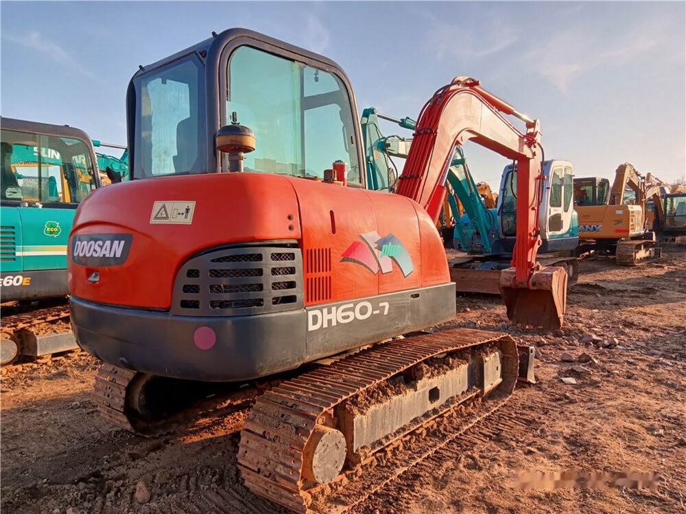 Doosan DH60-7 - Мини-экскаватор: фото 2 Doosan DH60-7 - Мини-экскаватор: фото 2