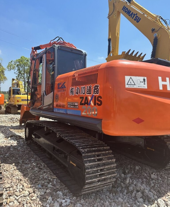 Hitachi ZX200 - Гусеничный экскаватор: фото 1 Hitachi ZX200 - Гусеничный экскаватор: фото 1