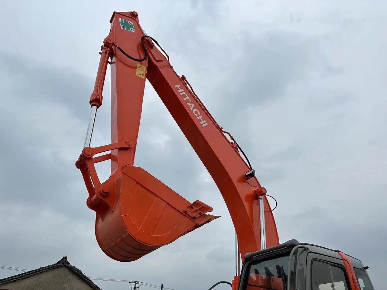 Hitachi ZX200 - Гусеничный экскаватор: фото 1 Hitachi ZX200 - Гусеничный экскаватор: фото 1