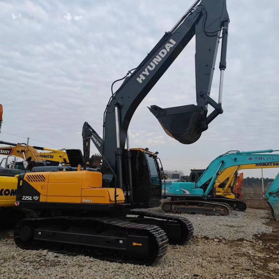 Hyundai R225VS - Гусеничный экскаватор: фото 1