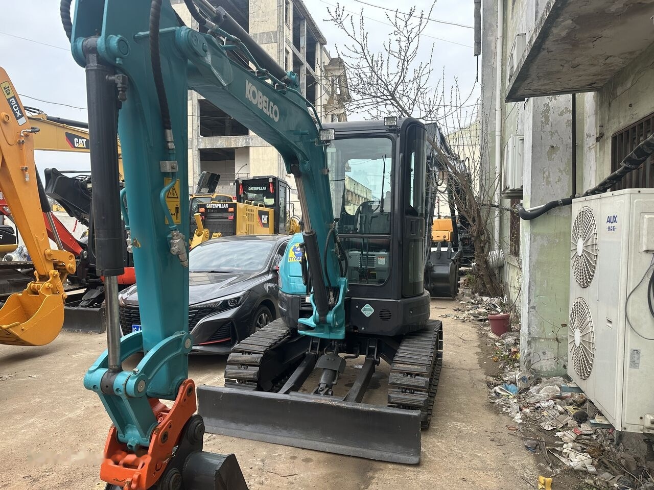Kobelco SK35SR-5 - Мини-экскаватор: фото 1 Kobelco SK35SR-5 - Мини-экскаватор: фото 1