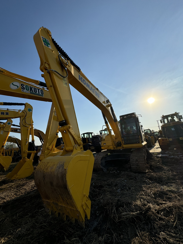 Komatsu PC210-8 - Гусеничный экскаватор: фото 1