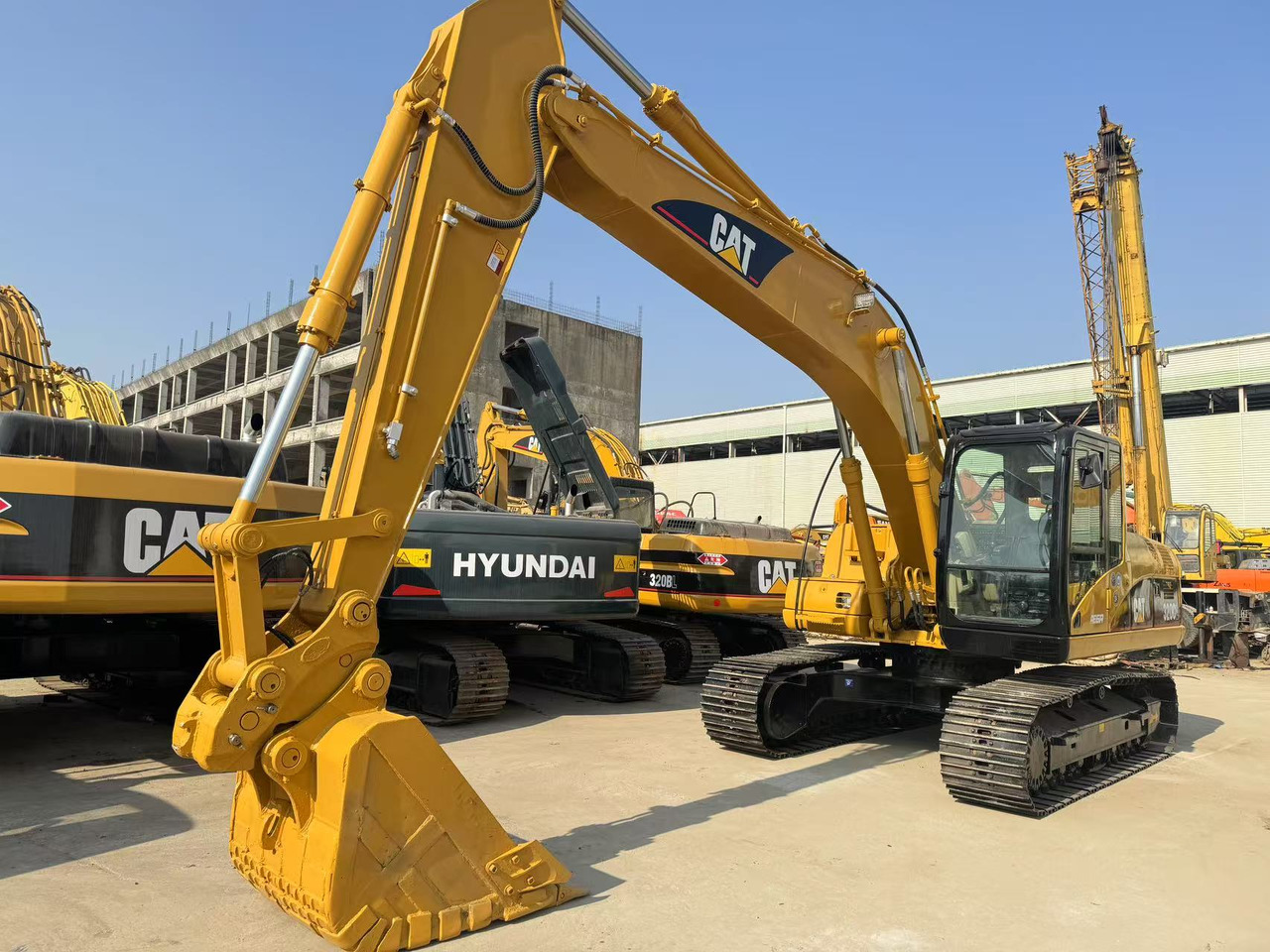 CATERPILLAR 320C - Гусеничный экскаватор: фото 1 CATERPILLAR 320C - Гусеничный экскаватор: фото 1