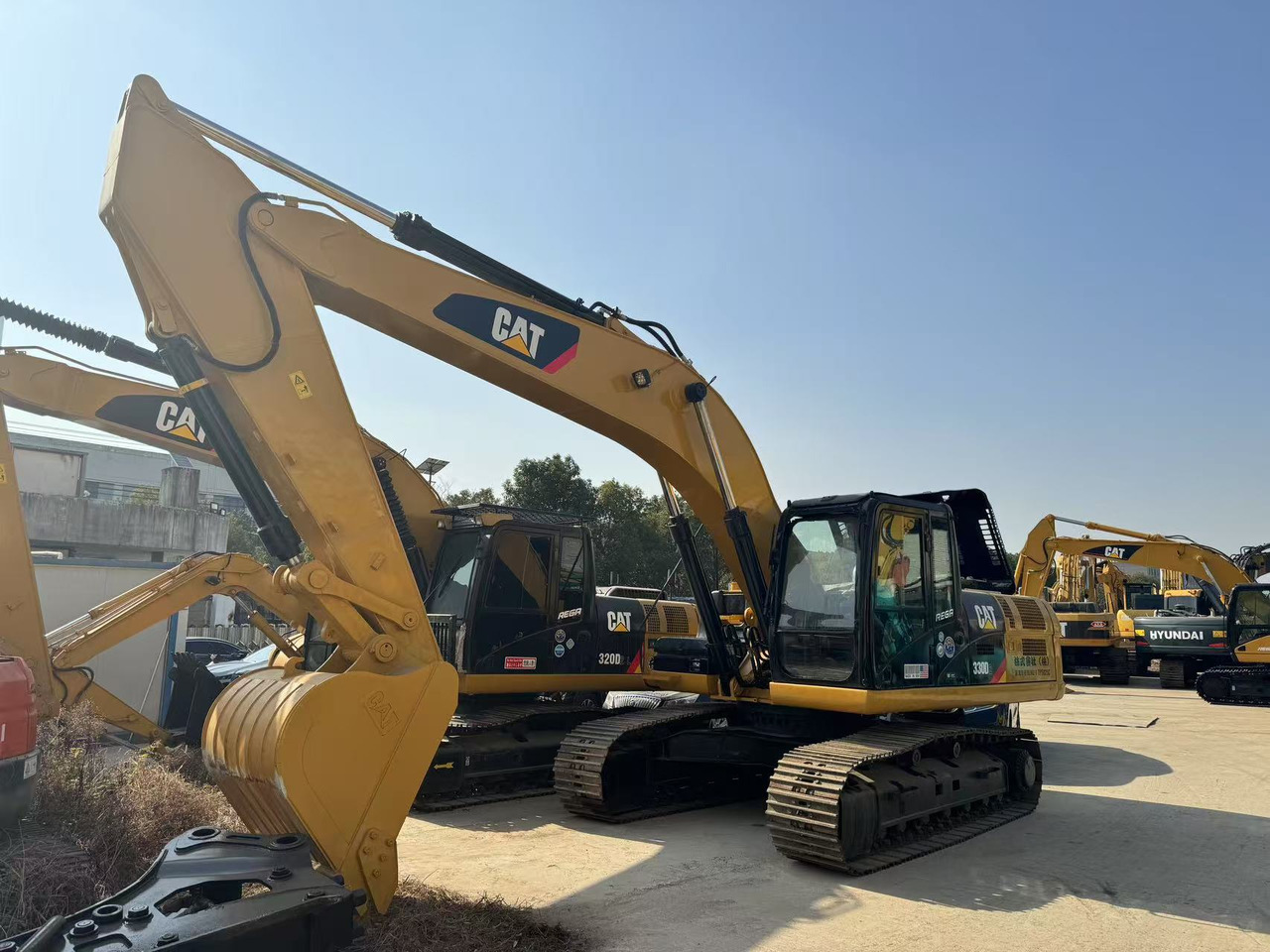 CATERPILLAR 330D2 - Гусеничный экскаватор: фото 1