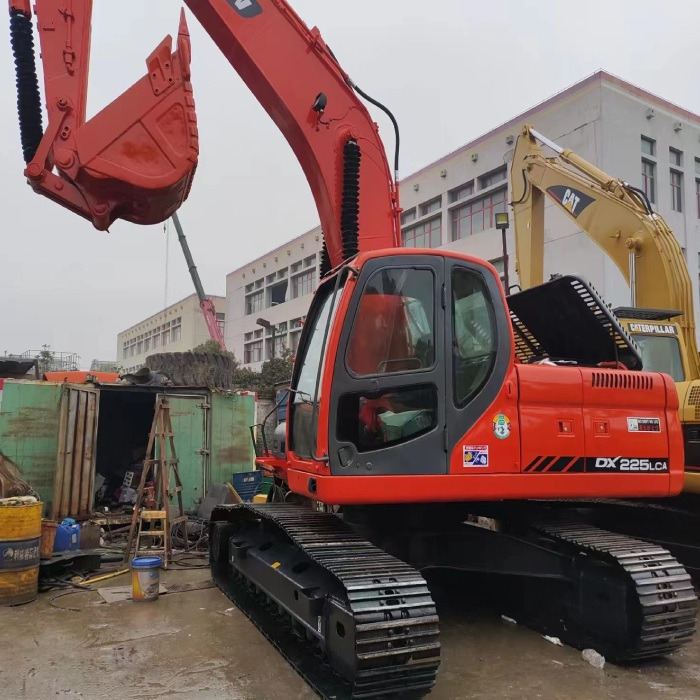DOOSAN DX225LCA - Гусеничный экскаватор: фото 1 DOOSAN DX225LCA - Гусеничный экскаватор: фото 1