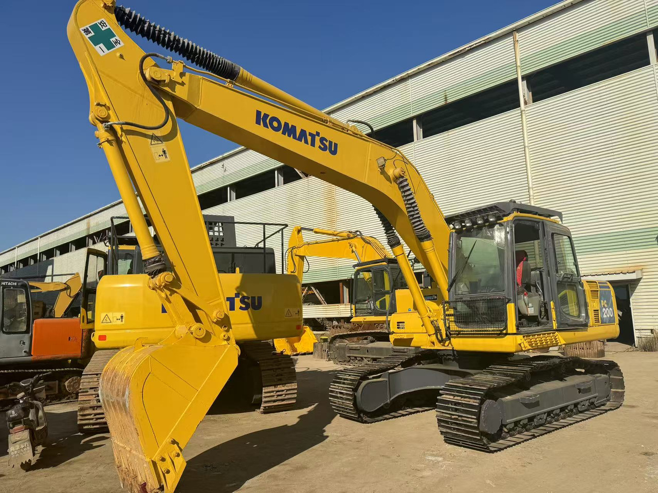 KOMATSU PC200-8 - Гусеничный экскаватор: фото 1 KOMATSU PC200-8 - Гусеничный экскаватор: фото 1