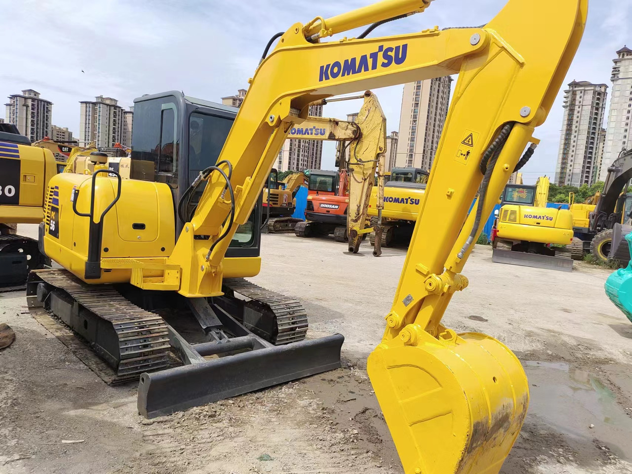 KOMATSU PC56 komatsu mini excavator PC55 PC60 - Мини-экскаватор: фото 1 KOMATSU PC56 komatsu mini excavator PC55 PC60 - Мини-экскаватор: фото 1