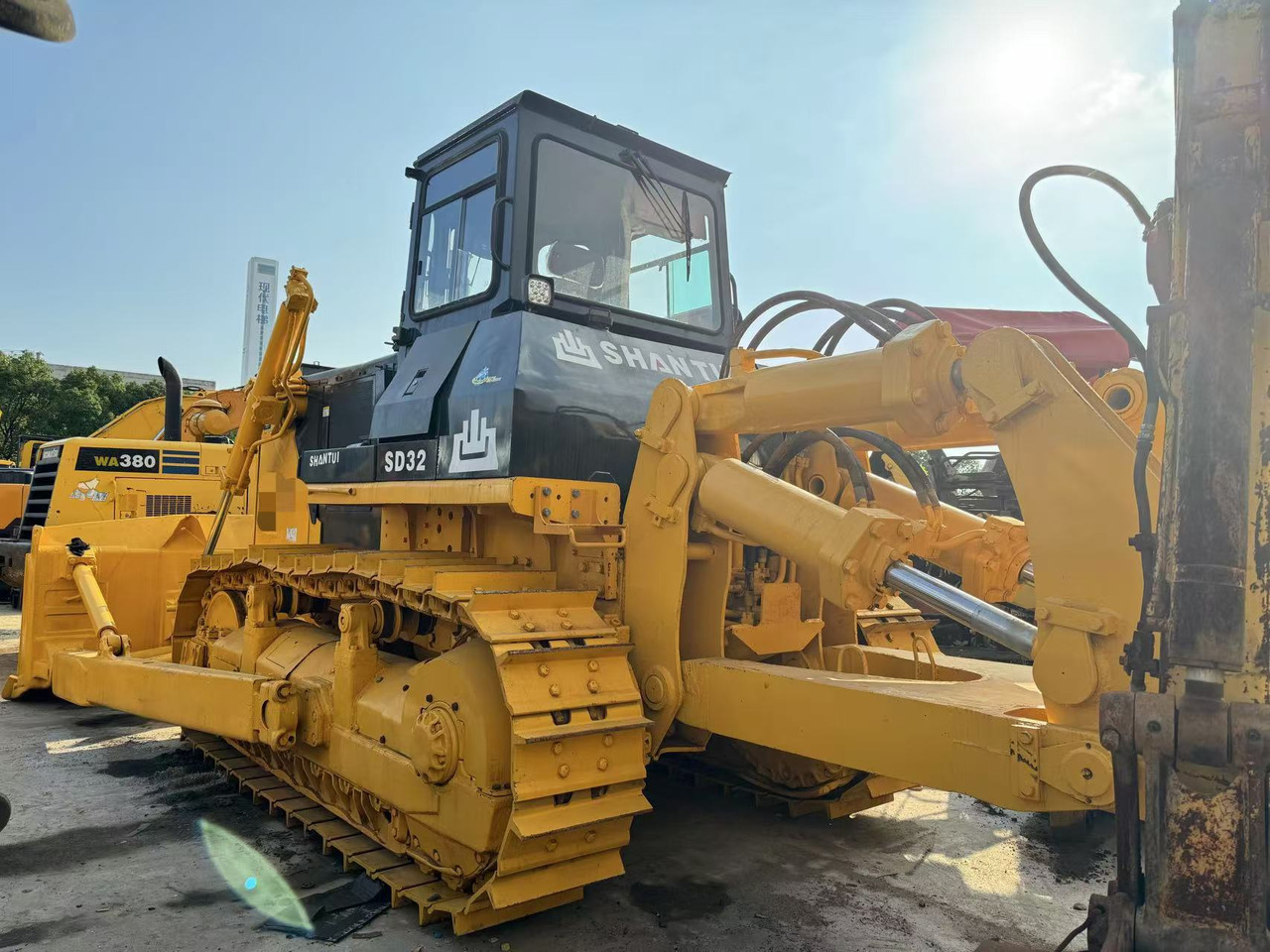 SHANTUI SD32 - Бульдозер: фото 1