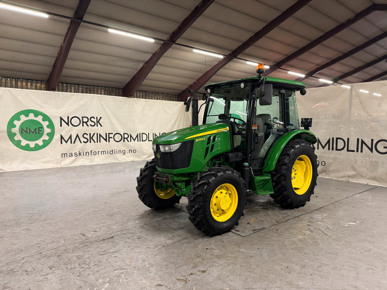 John Deere 5058E - Трактор: фото 1 John Deere 5058E - Трактор: фото 1
