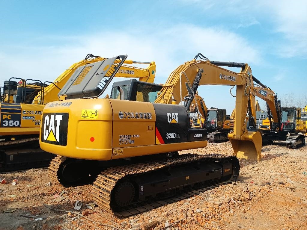 CAT CAT320D2L - Гусеничный экскаватор: фото 1 CAT CAT320D2L - Гусеничный экскаватор: фото 1