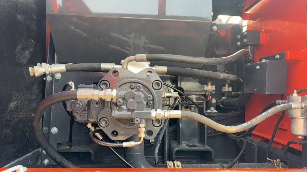 Doosan DX 225 LC - Гусеничный экскаватор: фото 4 Doosan DX 225 LC - Гусеничный экскаватор: фото 4
