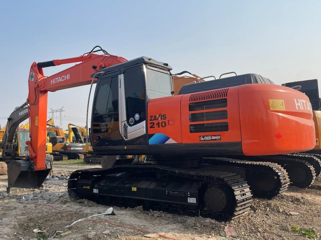 Hitachi 210LC - Гусеничный экскаватор: фото 1 Hitachi 210LC - Гусеничный экскаватор: фото 1