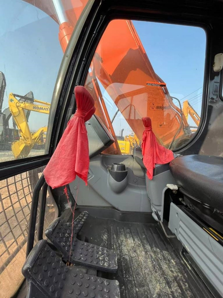 Hitachi ZX 160 - Гусеничный экскаватор: фото 4 Hitachi ZX 160 - Гусеничный экскаватор: фото 4