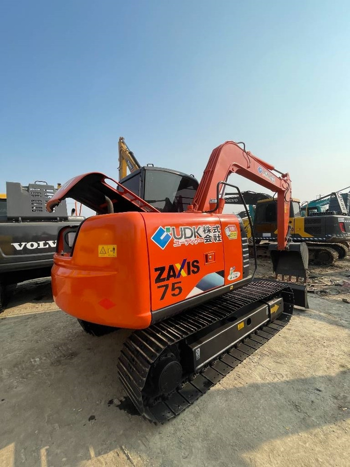 Hitachi ZX 75 - Гусеничный экскаватор: фото 2 Hitachi ZX 75 - Гусеничный экскаватор: фото 2