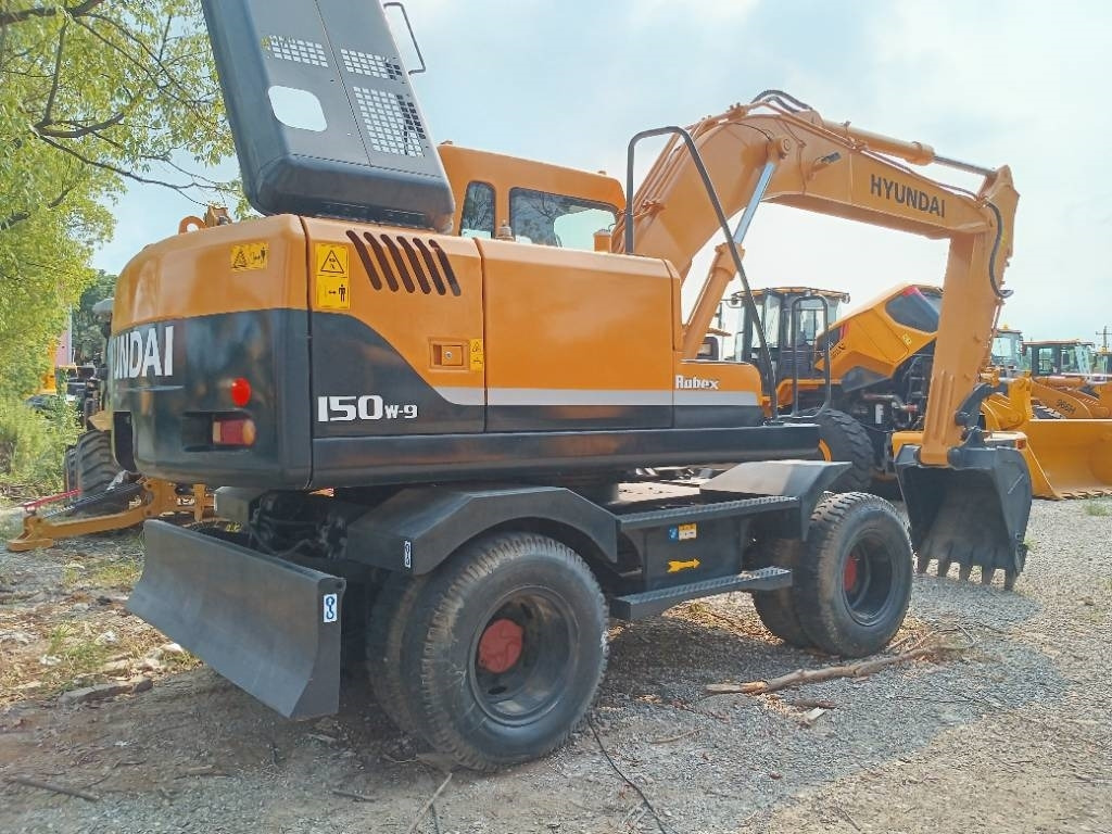Hyundai R 150 W - Колёсный экскаватор: фото 1 Hyundai R 150 W - Колёсный экскаватор: фото 1