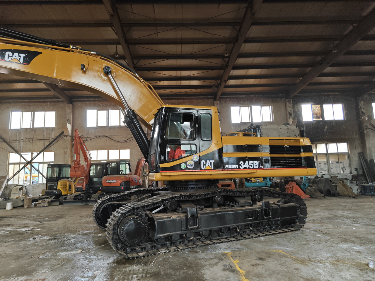 CATERPILLAR 345B Used cat 45ton excavator - Гусеничный экскаватор: фото 1 CATERPILLAR 345B Used cat 45ton excavator - Гусеничный экскаватор: фото 1