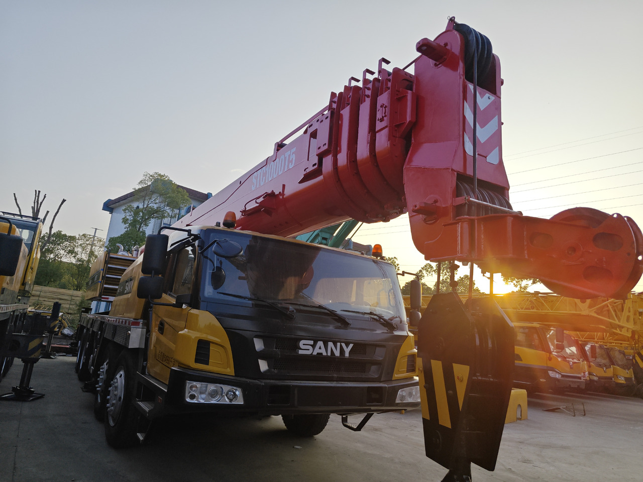 SANY STC1000 100TON TRUCK CRANE - Вседорожный кран: фото 1 SANY STC1000 100TON TRUCK CRANE - Вседорожный кран: фото 1