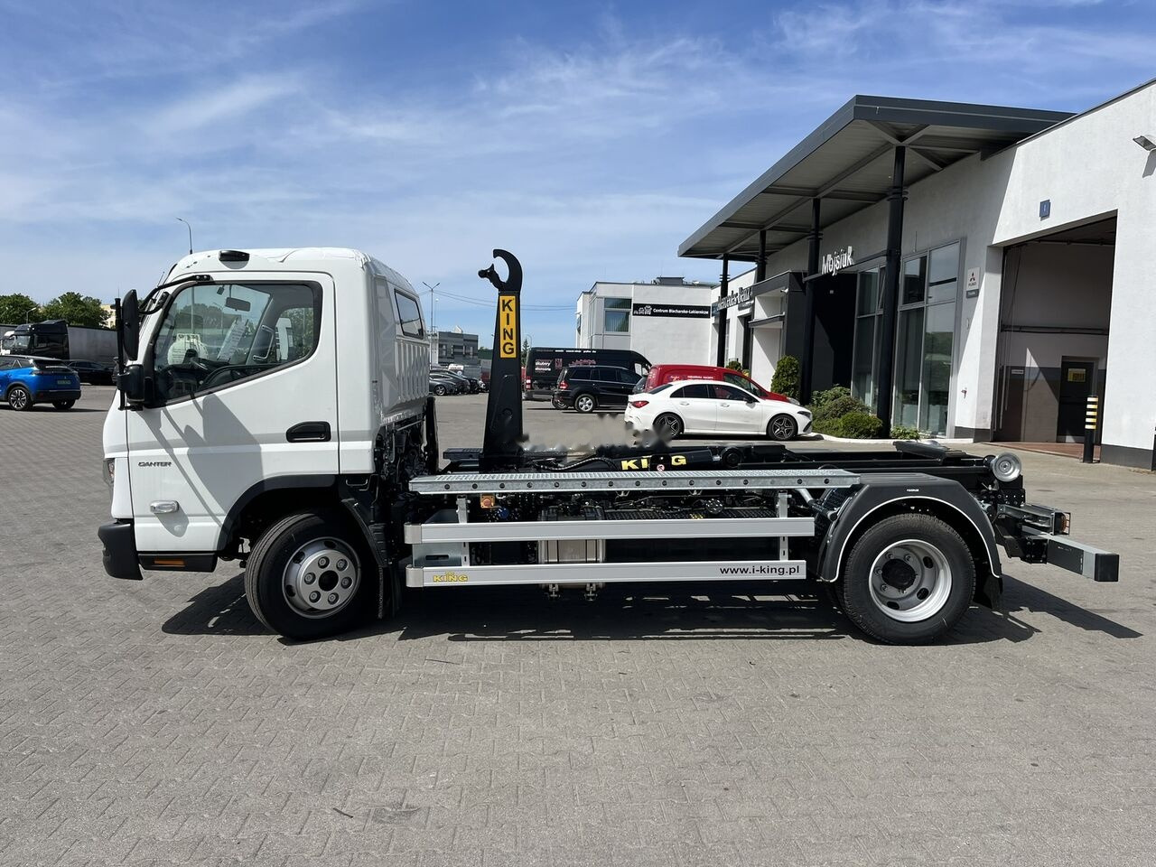 Mitsubishi Fuso Canter 9C18 - Крюковой мультилифт: фото 1 Mitsubishi Fuso Canter 9C18 - Крюковой мультилифт: фото 1