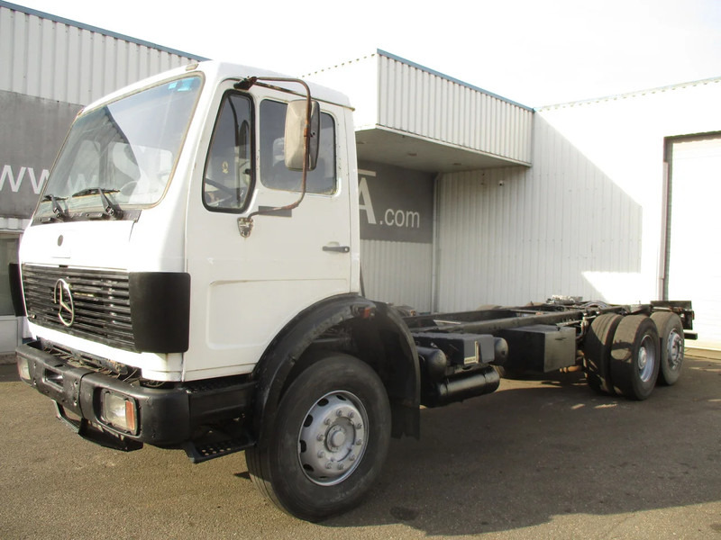 Mercedes-Benz 2233 , V8, Bi Turbo , ZF Manual , 6x2 - Грузовик-шасси: фото 1 Mercedes-Benz 2233 , V8, Bi Turbo , ZF Manual , 6x2 - Грузовик-шасси: фото 1
