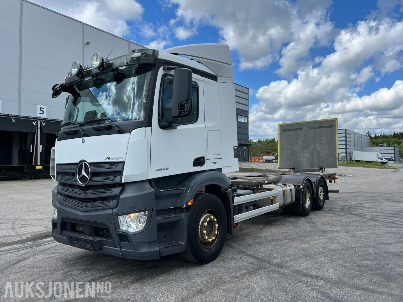 2016 Mercedes-Benz Antos 2545 containerbil med baklem, ryggekamera, hengerfeste, bluetec - Грузовик-контейнеровоз/ Сменный кузов: фото 1 2016 Mercedes-Benz Antos 2545 containerbil med baklem, ryggekamera, hengerfeste, bluetec - Грузовик-контейнеровоз/ Сменный кузов: фото 1