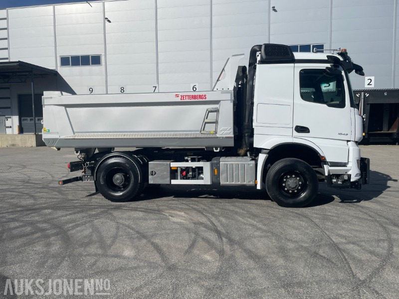 2024 Mercedes-Benz Arocs 1842 4x4 Kombibil m/brøyteopplegg – Kun 13 000 km - Som NY! - Самосвал: фото 3 2024 Mercedes-Benz Arocs 1842 4x4 Kombibil m/brøyteopplegg – Kun 13 000 km - Som NY! - Самосвал: фото 3
