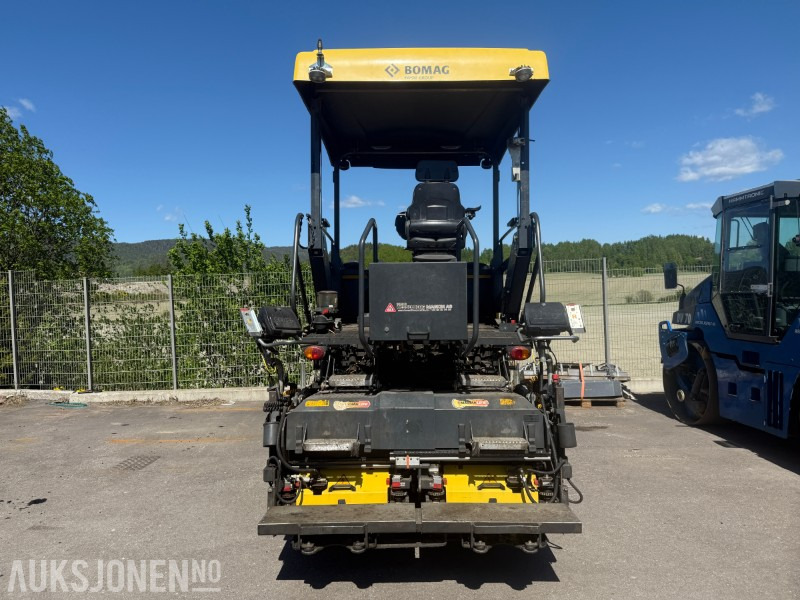 Bomag BF 300 P-2 Asfaltlegger - 54,6 kW - med 25cm utvidersett til screed og ekstra screedplatesett - Строительное оборудование: фото 4 Bomag BF 300 P-2 Asfaltlegger - 54,6 kW - med 25cm utvidersett til screed og ekstra screedplatesett - Строительное оборудование: фото 4