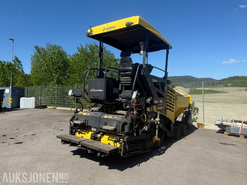 Bomag BF 300 P-2 Asfaltlegger - 54,6 kW - med 25cm utvidersett til screed og ekstra screedplatesett - Строительное оборудование: фото 5 Bomag BF 300 P-2 Asfaltlegger - 54,6 kW - med 25cm utvidersett til screed og ekstra screedplatesett - Строительное оборудование: фото 5