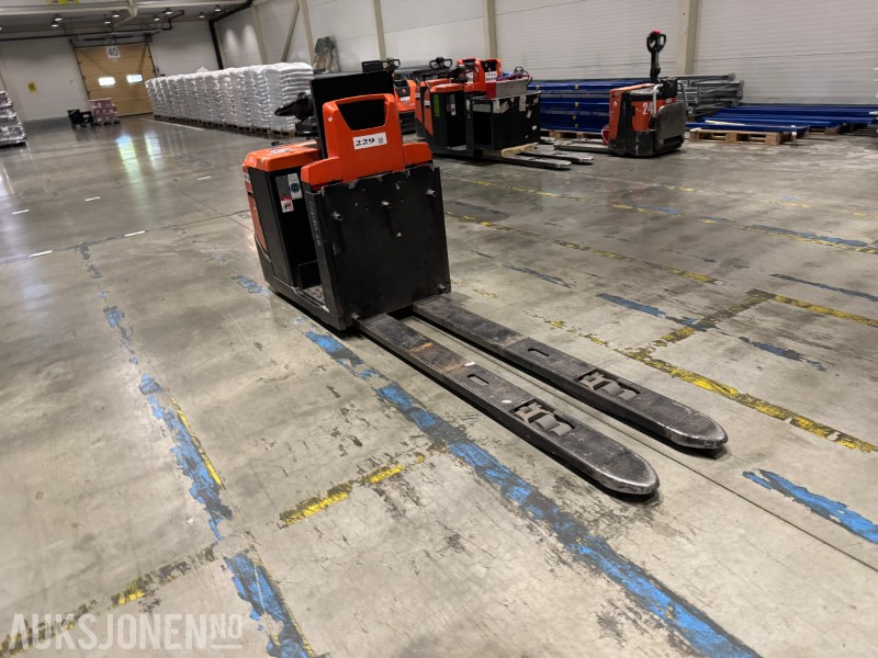 2013 BT OSE250P – Plukktruck 2.5 tonn – Hevbar førerplass - Погрузочно-разгрузочная техника: фото 2 2013 BT OSE250P – Plukktruck 2.5 tonn – Hevbar førerplass - Погрузочно-разгрузочная техника: фото 2