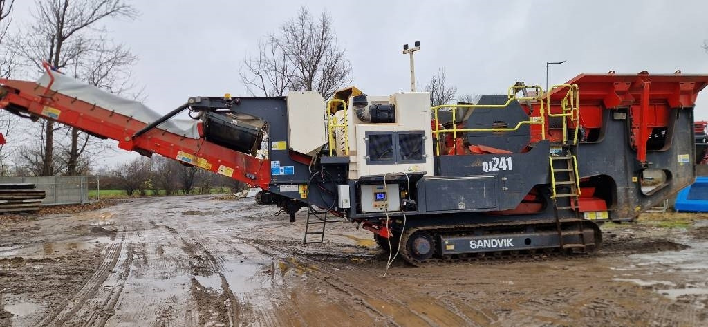 Sandvik QJ 241  - Мобильная дробилка: фото 1