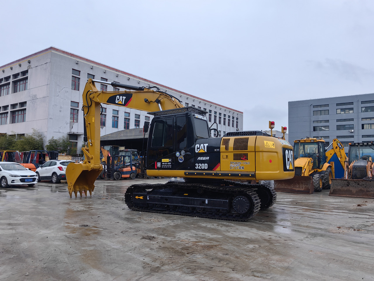 CATERPILLAR 320D - Гусеничный экскаватор: фото 1 CATERPILLAR 320D - Гусеничный экскаватор: фото 1