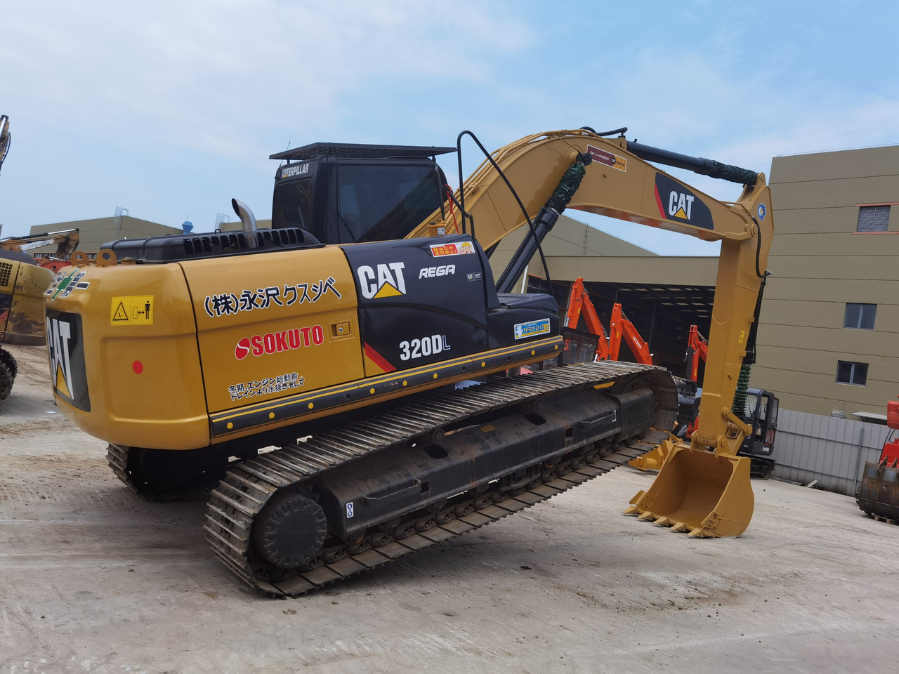 CATERPILLAR 320DL - Гусеничный экскаватор: фото 1 CATERPILLAR 320DL - Гусеничный экскаватор: фото 1