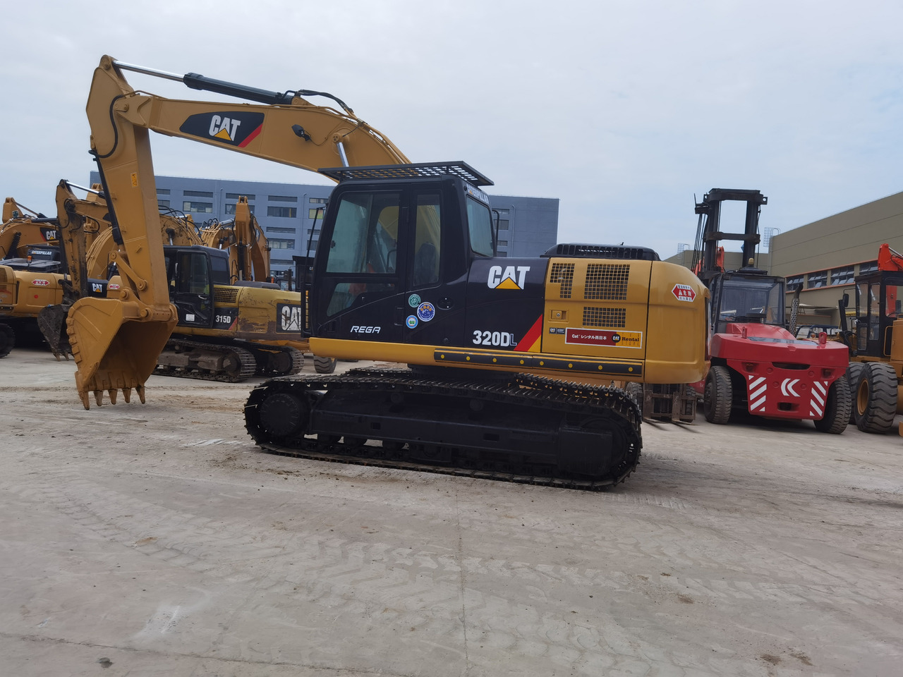 CATERPILLAR 320DL - Гусеничный экскаватор: фото 1 CATERPILLAR 320DL - Гусеничный экскаватор: фото 1